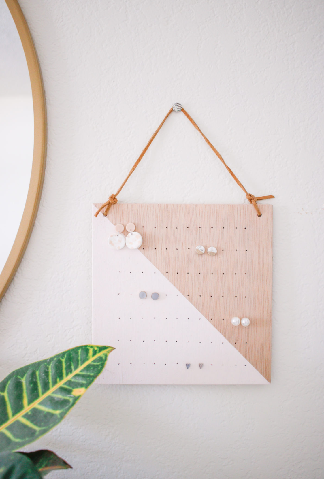Charming and Easy DIY Jewelry Wall Display